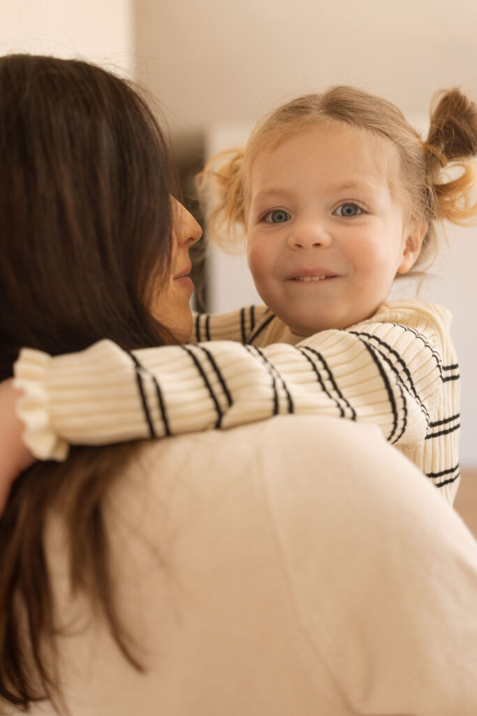 mom and daughter maternity photos
